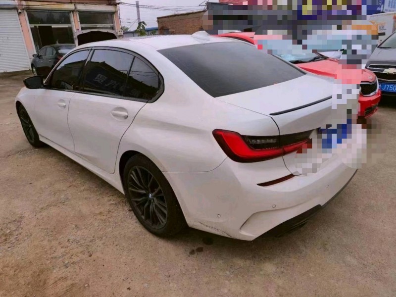 北京21年宝马3系8