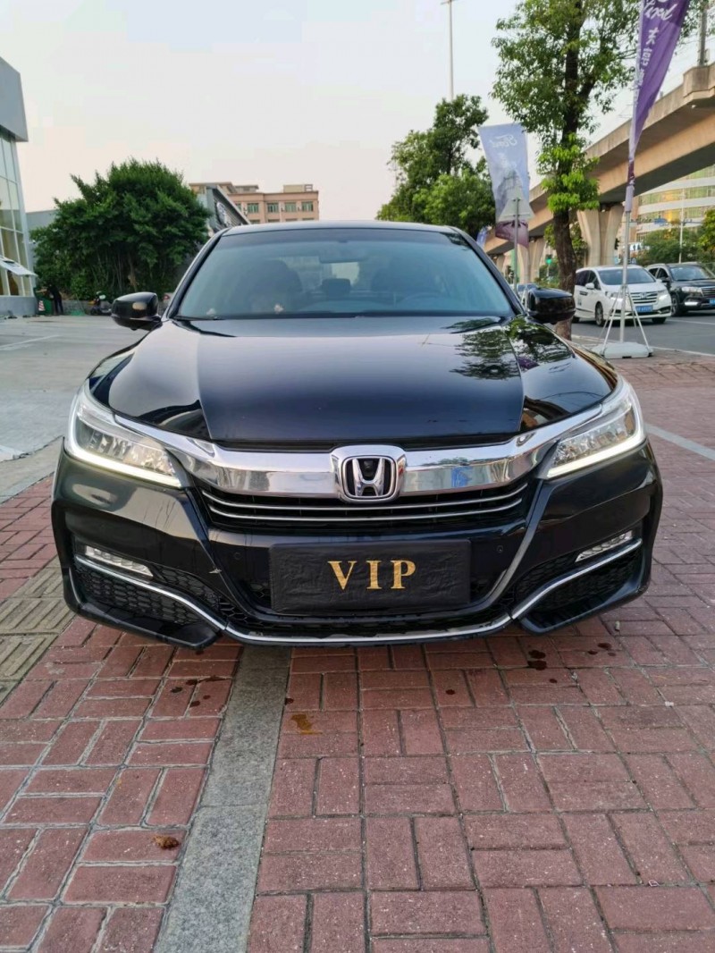 东莞18年本田雅阁8