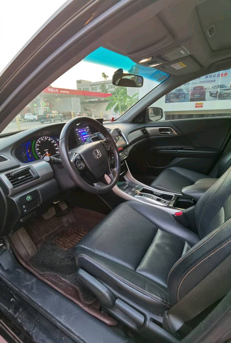 东莞18年本田雅阁3