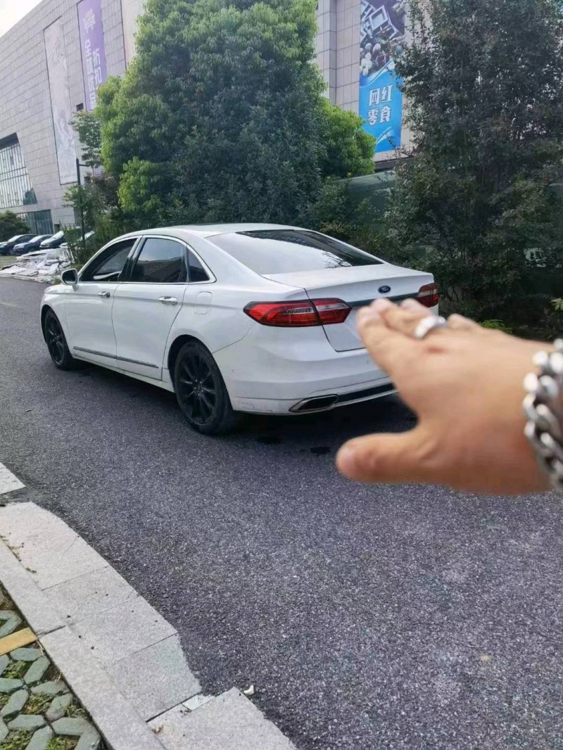 嘉兴17年福特金牛座3