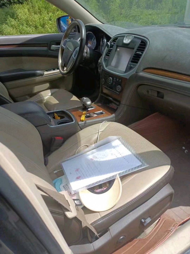 嘉兴14年克莱斯勒300C2