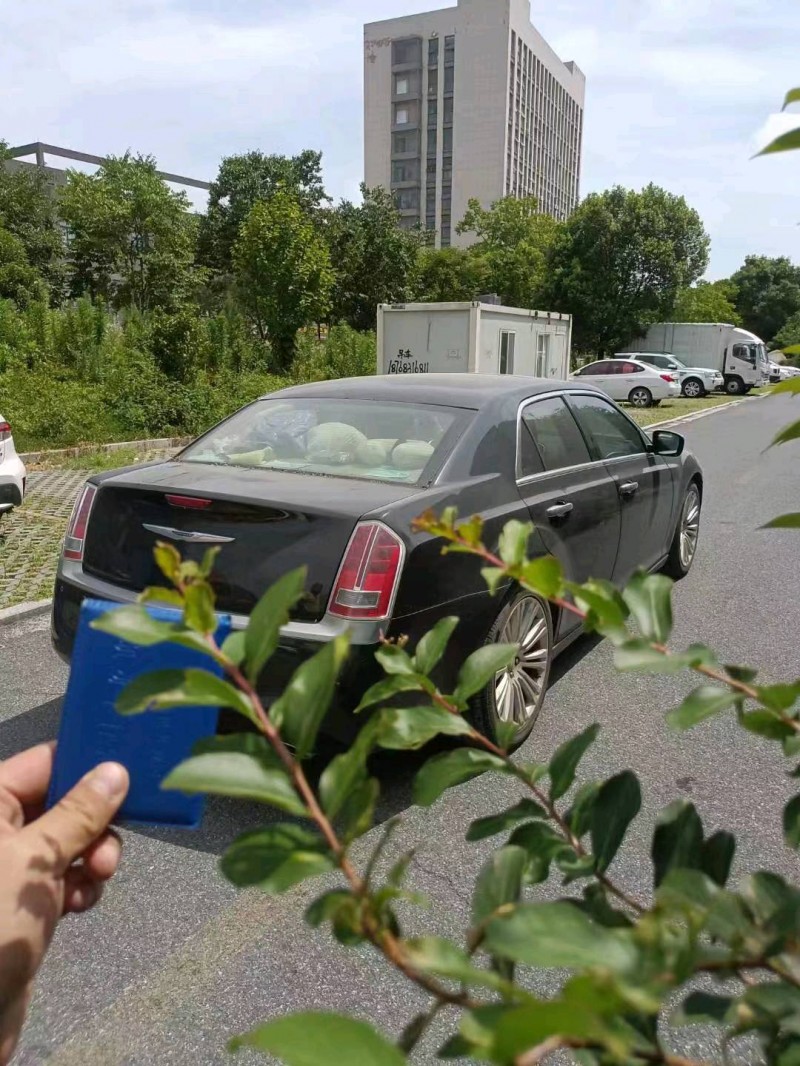 嘉兴14年克莱斯勒300C4