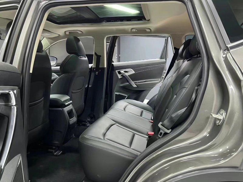 成都21年吉利博越8