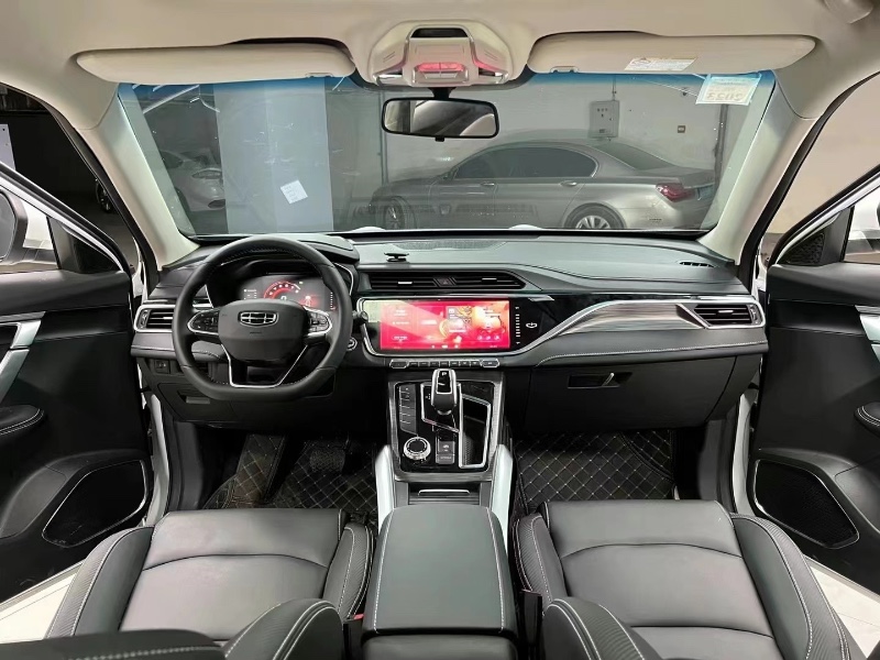 成都21年吉利博越8