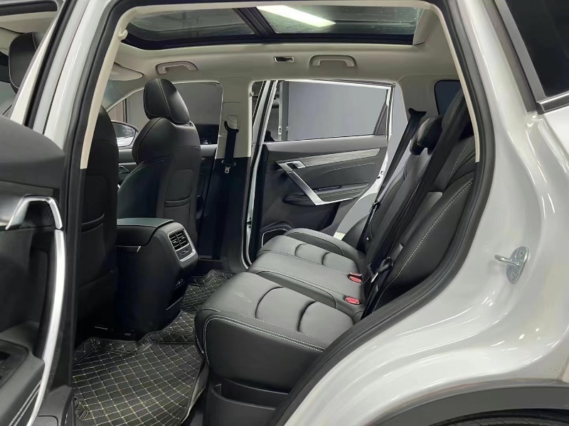 成都21年吉利博越7