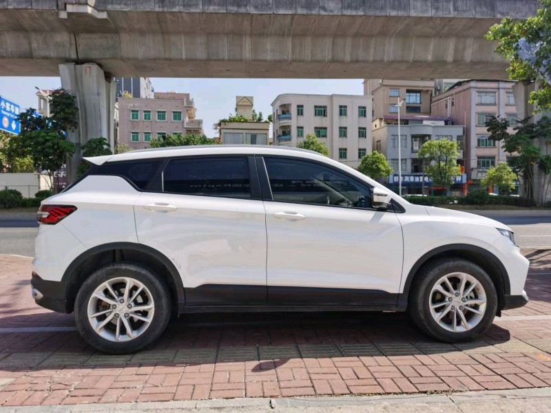 东莞20年吉利缤越5