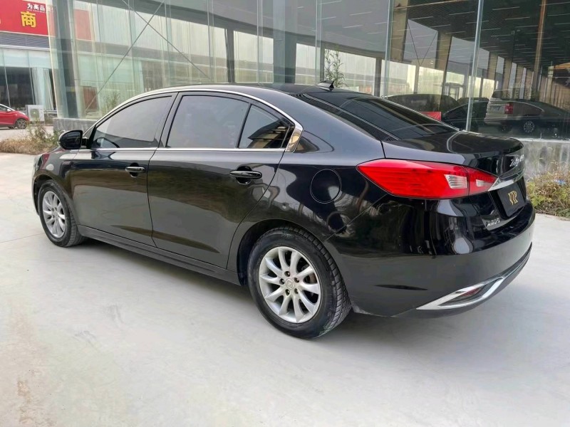 济宁18年众泰Z5602