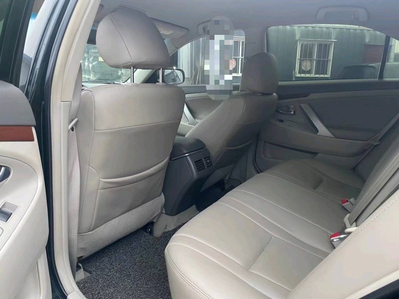 济宁15年丰田凯美瑞5