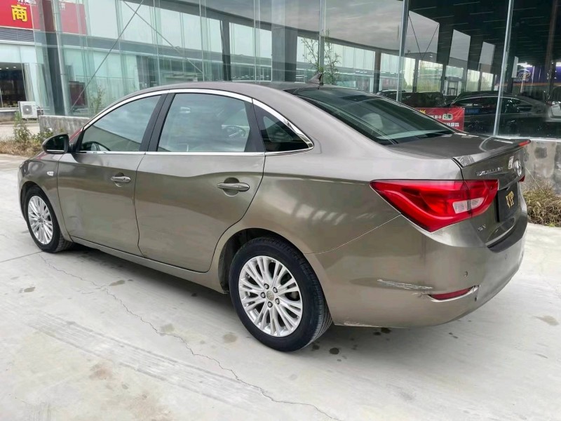 济宁15年别克英朗GT2