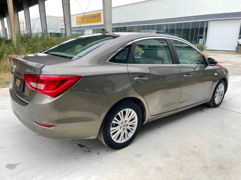 济宁15年别克英朗GT3