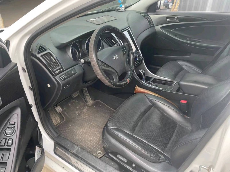 济宁14年现代索纳塔八4