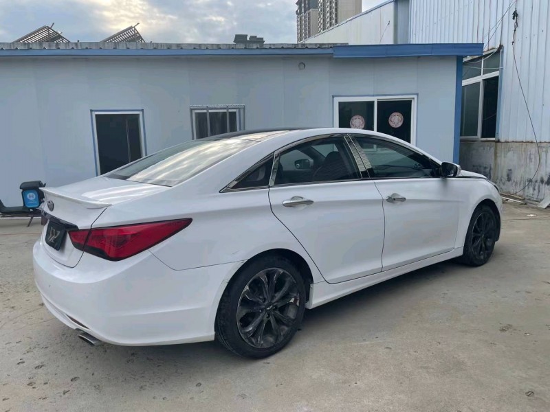 济宁14年现代索纳塔八2