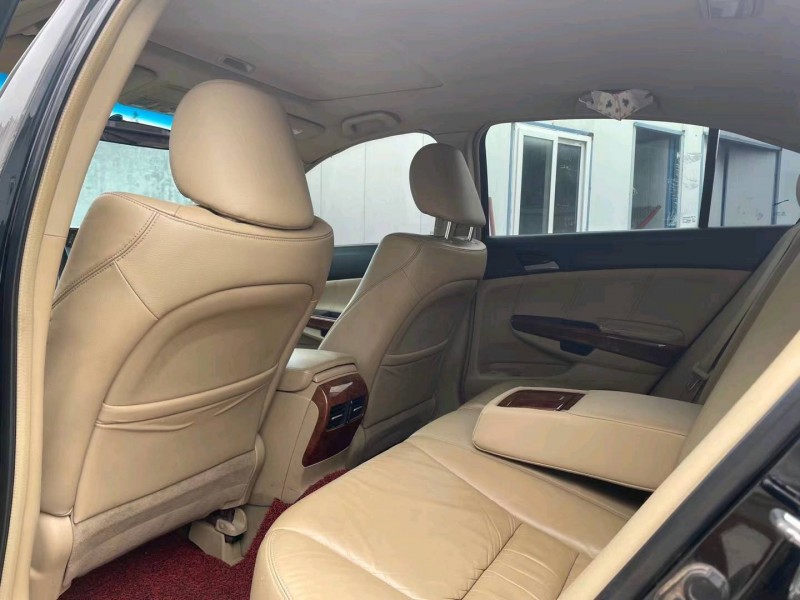 济宁11年本田雅阁5