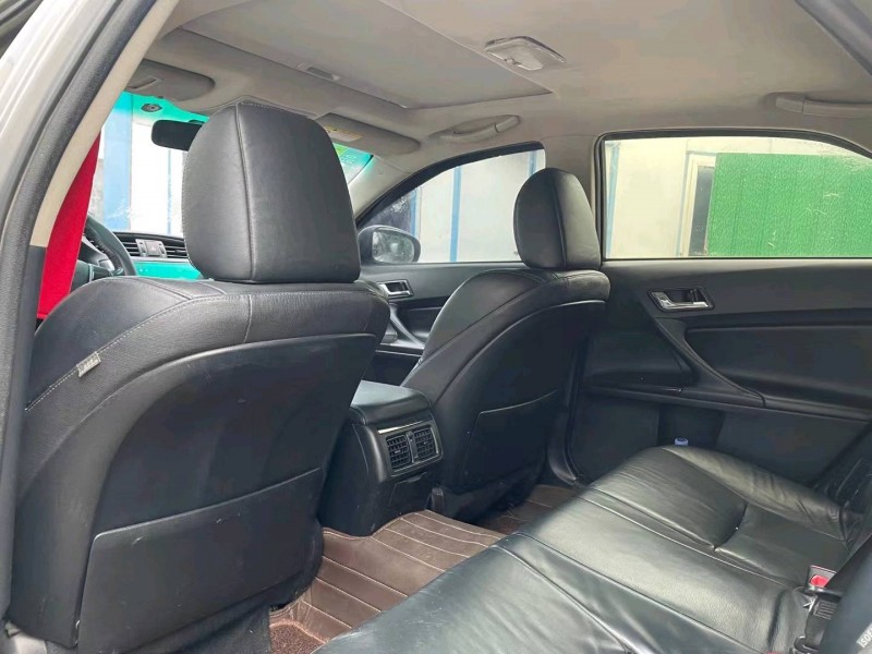 济宁12年丰田锐志4