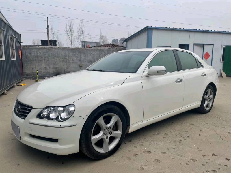 济宁10年丰田锐志3