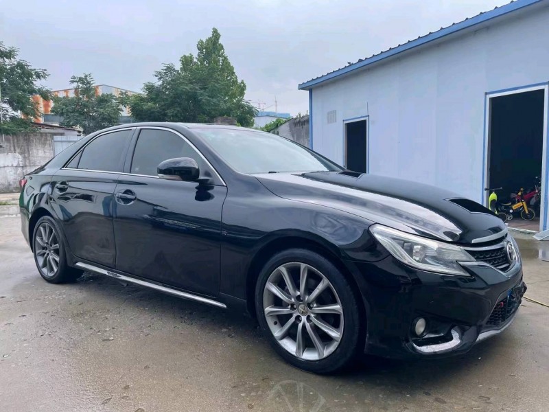 济宁14年丰田锐志2