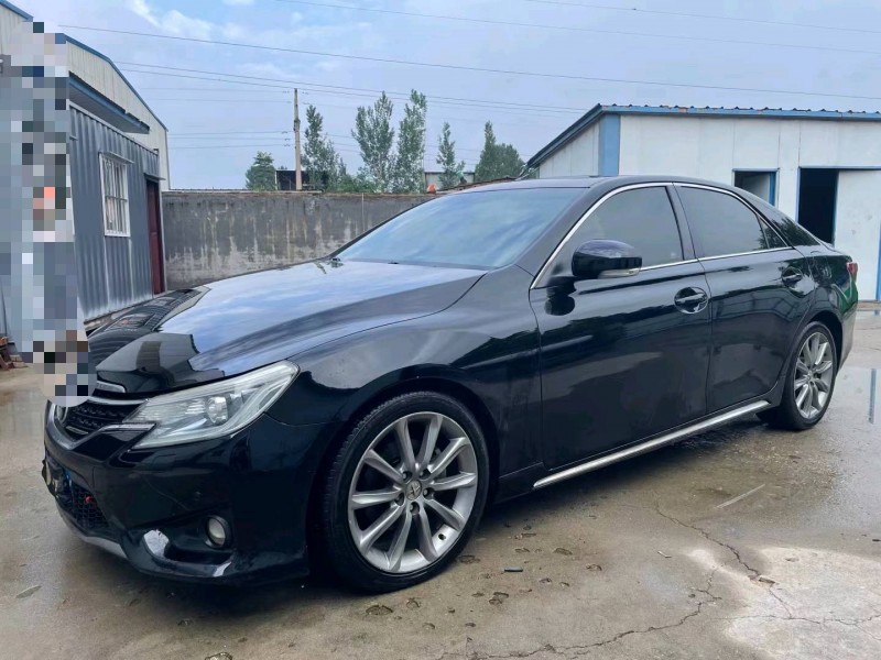 济宁14年丰田锐志3