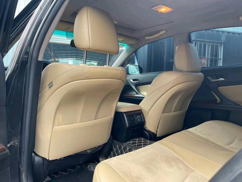 济宁14年丰田锐志5