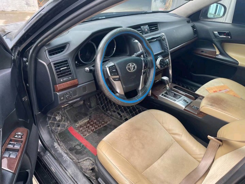 济宁14年丰田锐志6