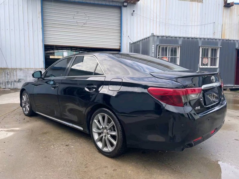 济宁14年丰田锐志7