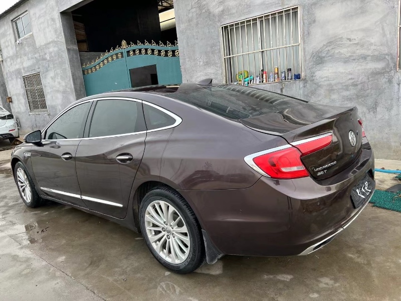 青岛17年别克君越3