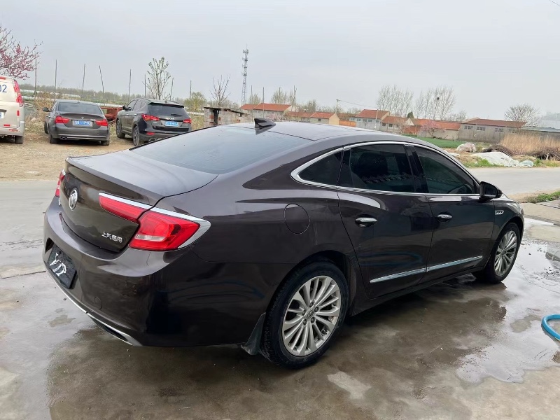 青岛17年别克君越8