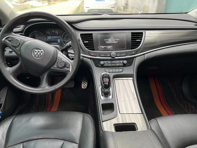 青岛17年别克君越9