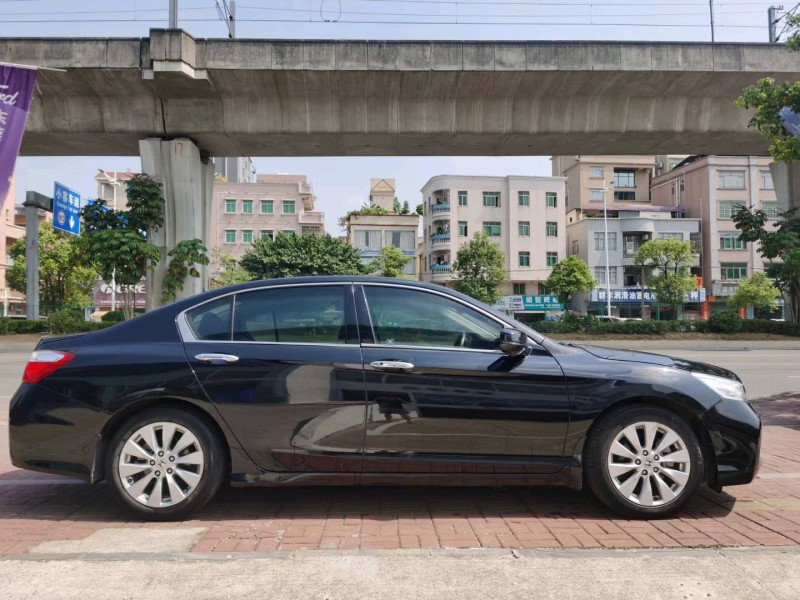 东莞14年本田雅阁4