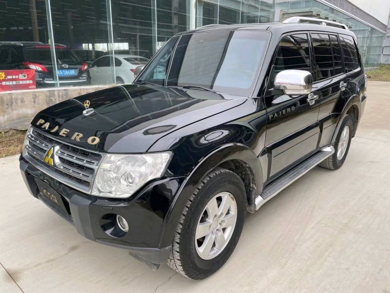 济宁12年三菱帕杰罗3