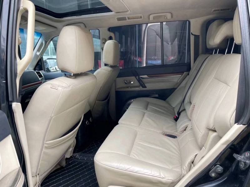 济宁12年三菱帕杰罗6