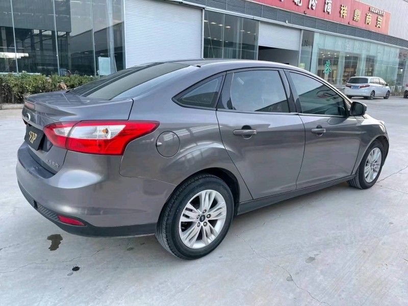 济宁15年福特福克斯8