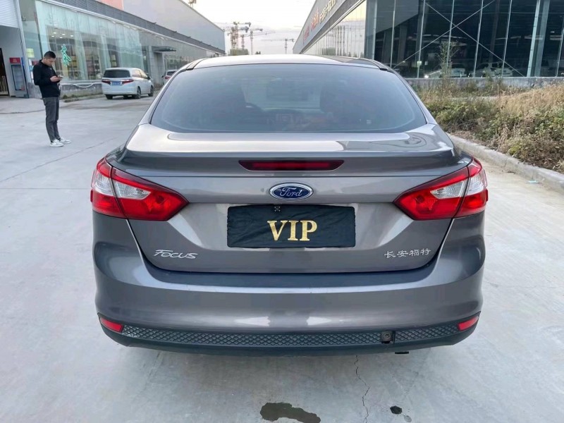 济宁15年福特福克斯9