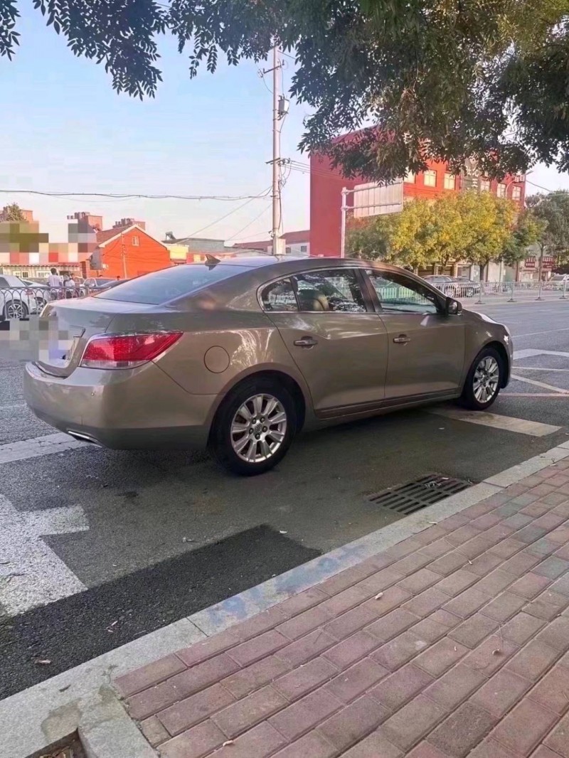 北京10年别克君越4