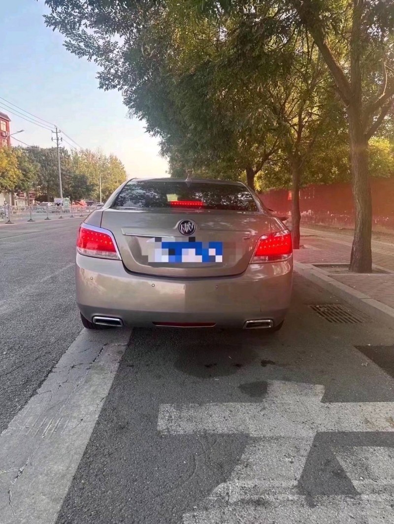 北京10年别克君越6