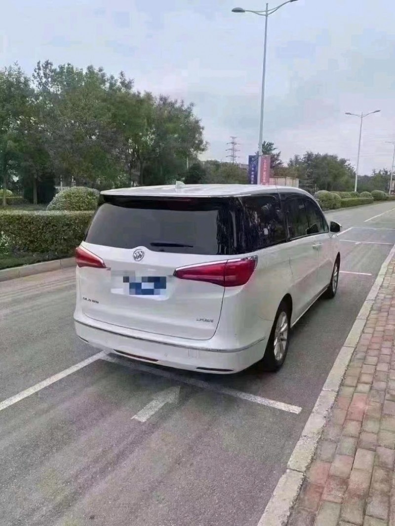 石家庄19年别克GL82