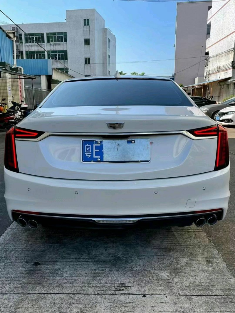 中山21年凯迪拉克CT64