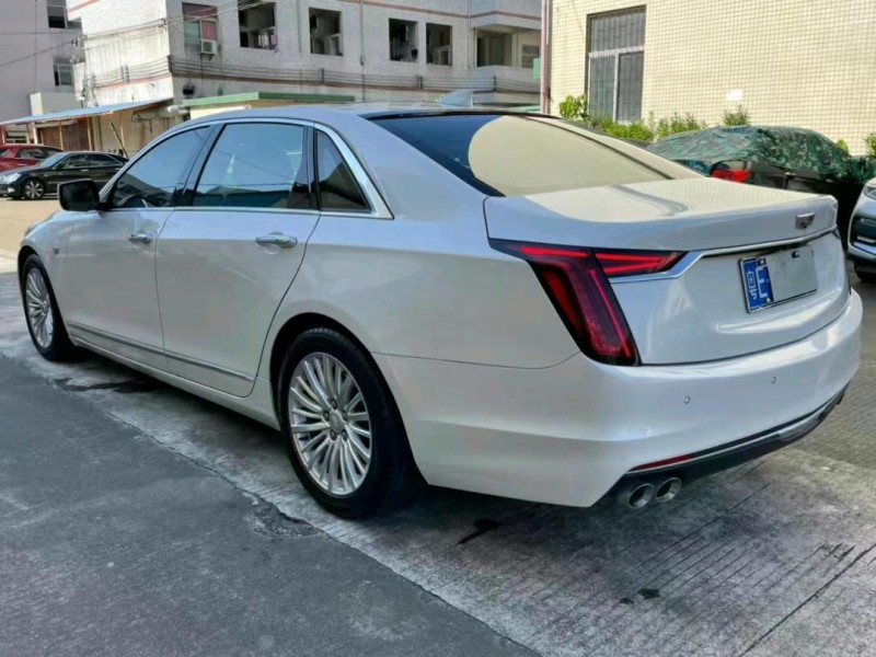 中山21年凯迪拉克CT66