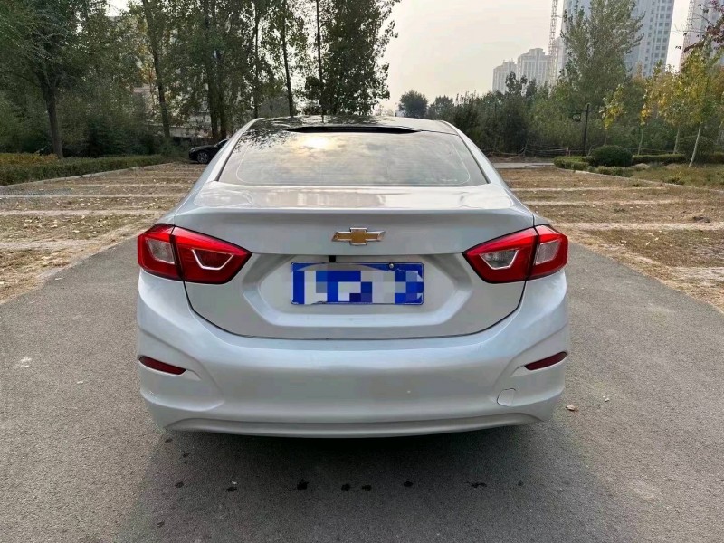 北京17年雪佛兰科鲁兹8