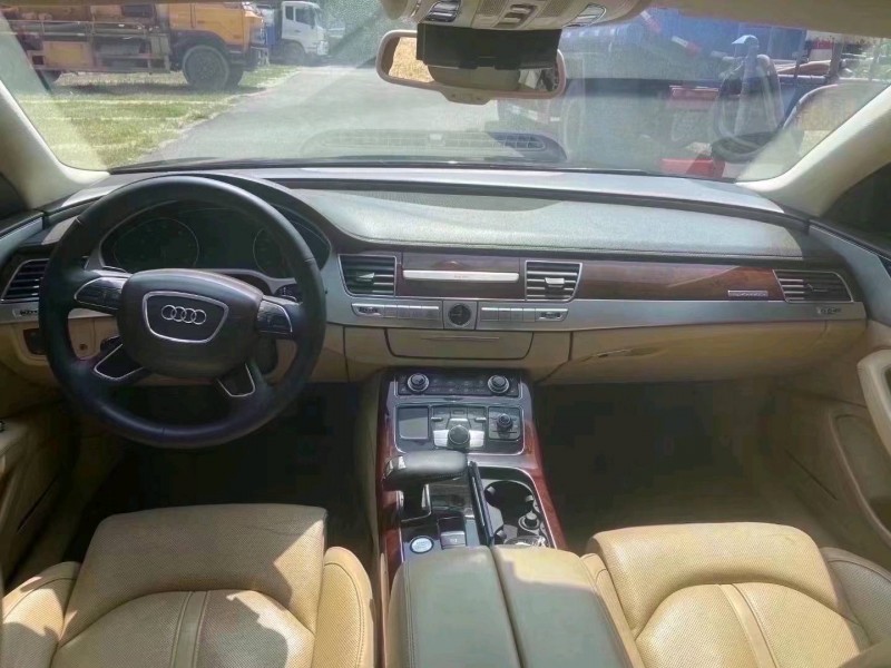 北京12年奥迪A8L5