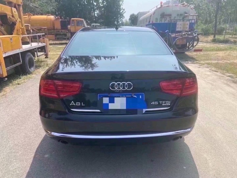 北京12年奥迪A8L8