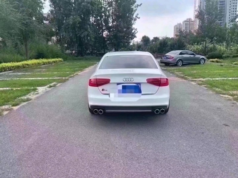 北京16年奥迪A4L3