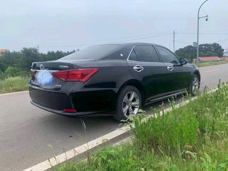 北京16年丰田皇冠5