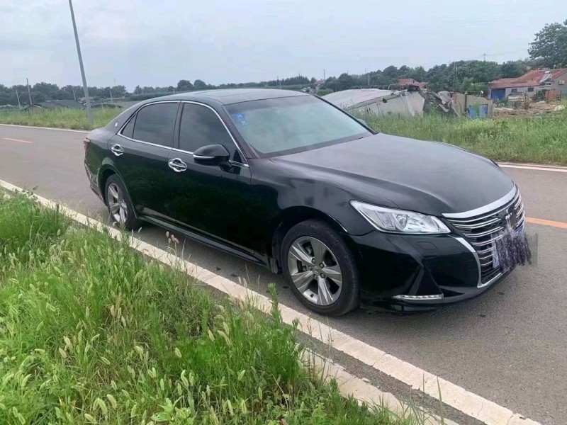 北京16年丰田皇冠6