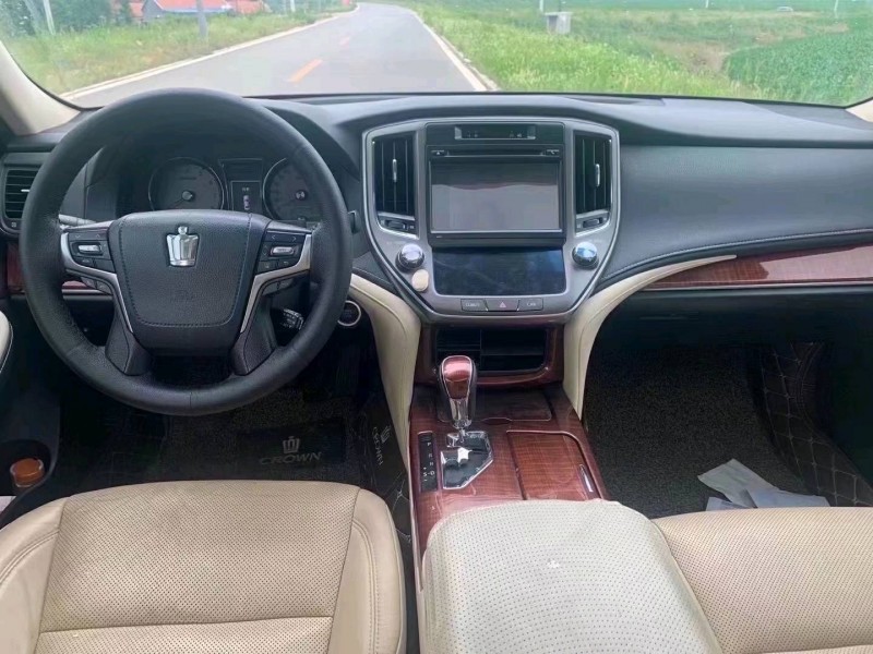 北京16年丰田皇冠3