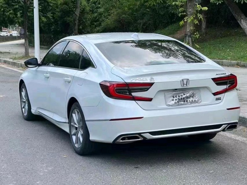 东莞21年本田雅阁8