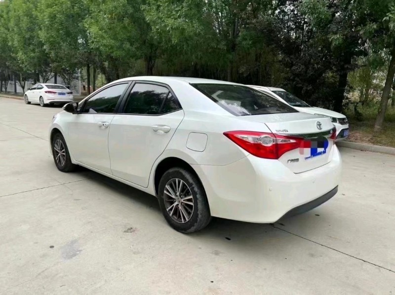 北京16年丰田雷凌7