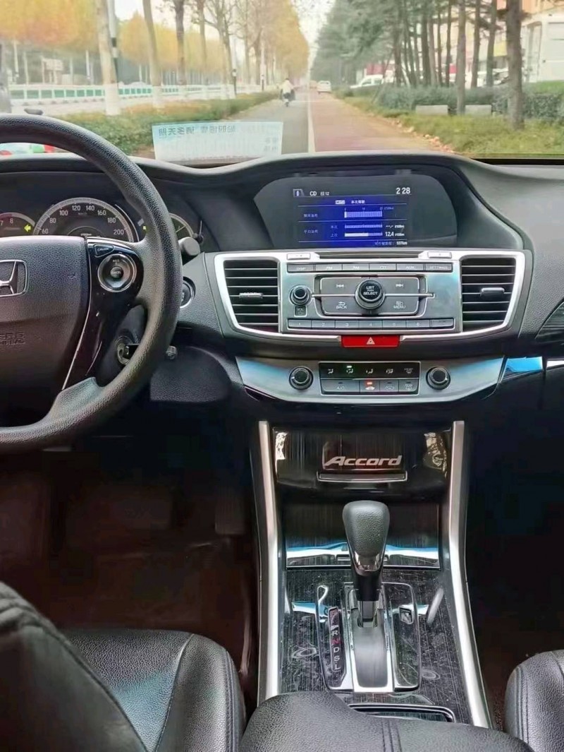 青岛18年本田雅阁4