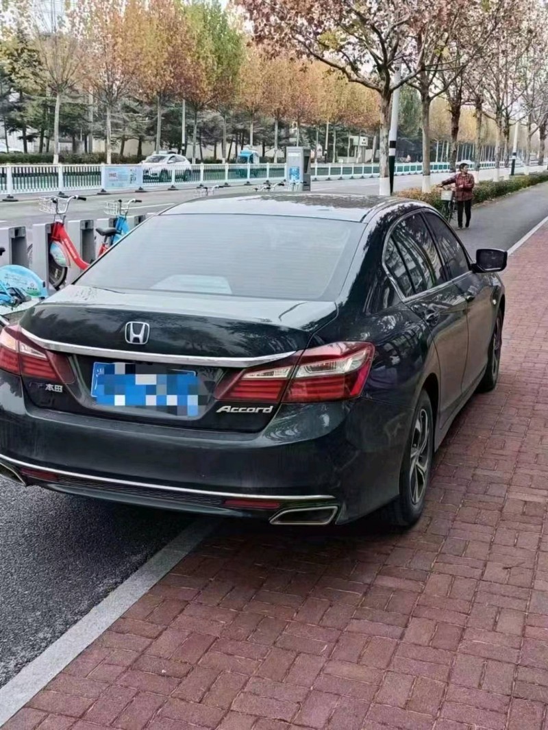 青岛18年本田雅阁7