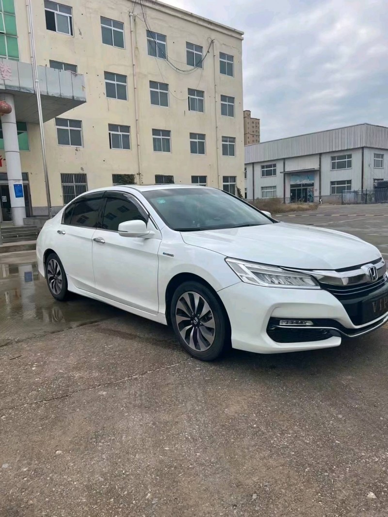 青岛17年本田雅阁3