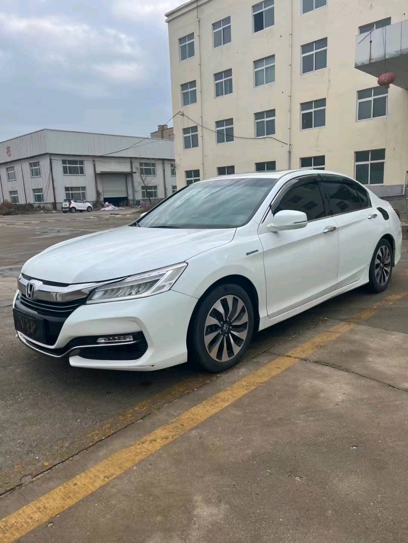 青岛17年本田雅阁2